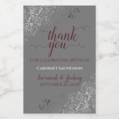 Lacy Silver Burgundy Gray Wedding Bedankt Mini Wijn Etiket (Enkel label)