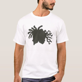LAD IN ZWARTE EN WIT T-SHIRT