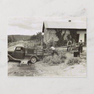 Lading a mower - 1940. briefkaart