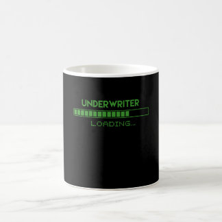 Lading onder schrijver koffiemok