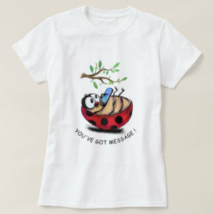 Ladybug avec le T-shirt drôle de téléphone