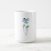 Ladybug Bloom – Design minimal de mug à café flora (Centre)