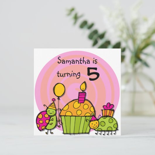Ladybug Cupcake Customisé Invitations d'anniversai (Debout devant)