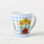 Ladybug met zonnebloemen Blue Gingham Monogram Latte Mok (Rechterhoek)