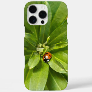 Ladybug op Flowers iPhone 16 Pro Max Hoesje