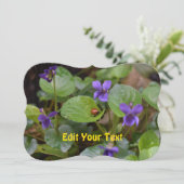 Ladybug op Sweet Violet Flowers Feestdagenkaart (Staand voorkant)