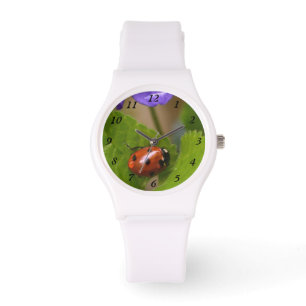 Ladybug op Sweet Violet Flowers Horloge