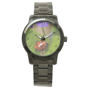 Ladybug op Sweet Violet Flowers Horloge