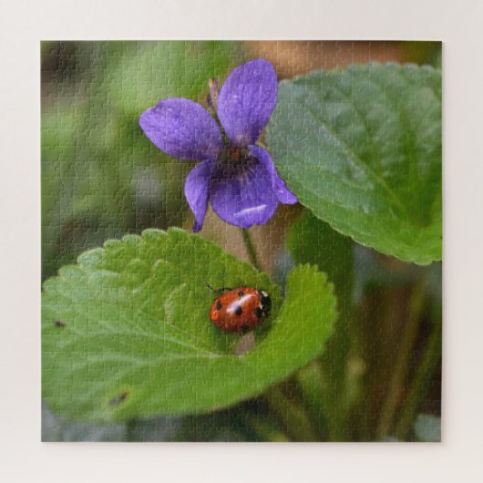 Ladybug op Sweet Violet Flowers Legpuzzel (Verticaal)