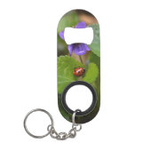 Ladybug op Sweet Violet Flowers Mini Flessenopener (Voorkant)
