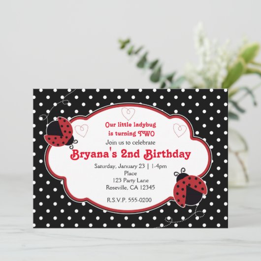 Ladybug Red & Black Anniversaire Invitations (Debout devant)