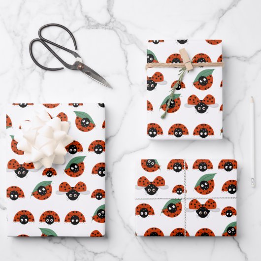 Ladybugs Enveloppant des feuilles de papier (Recto)