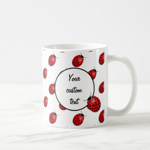 Ladybugs in rood koffiemok