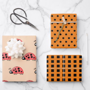 Ladybugs oranje en zwarte stippen en vierkantjes inpakpapier vel