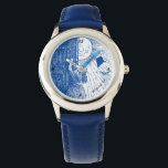 Laisser le soleil briller dans la montre bleue<br><div class="desc">Cette montre fantaisiste montre une jeune fille ouvrant sa porte au soleil. Il peut être personnalisé avec une ligne de texte. Un grand cadeau pour n'importe quelle fille.</div>