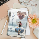 Laissez les aventures commencer amis Voyage Photos<br><div class="desc">Lancez-vous dans votre prochaine aventure avec style avec notre Planificateur de voyage Amis Aventure, conçu pour vous garder organisé et inspiré sur vos voyages. Doté d'une scène de plage tranquille, ce planificateur donne le ton pour des voyages inoubliables. La couverture frontale présente trois modèles photo en forme de coeur, ce...</div>