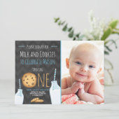 Lait et biscuits Premier anniversaire Invitation G (Debout devant)