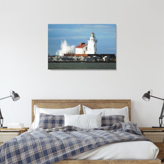 Lake Erie Vuurtoren met Wave Canvas Print (Insitu (Slaapkamer))