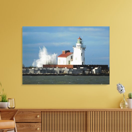 Lake Erie Vuurtoren met Wave Canvas Print (Insitu (Woonkamer))