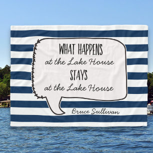 Lake House Cabin Wat er gebeurt blijft Quote Strip Fleece Deken