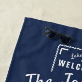 Lake House Family Logo Serviette de plage personna (En situation)