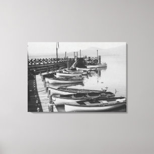 Lake Tahoe, CA - Wooden Boats langs Dock Photo Canvas Afdruk