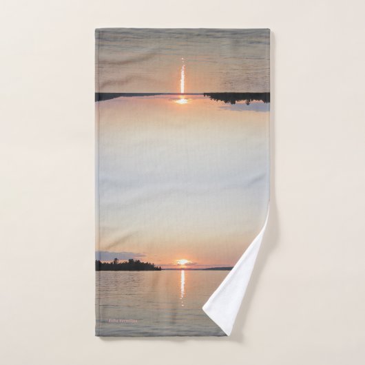 Lake Vermilian Sunset Handdoek (Handdoek)