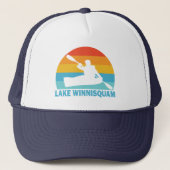 Lake Winnisquam Kayak van New Hampshire Trucker Pet (Voorkant)