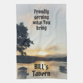 Lakefront is trots bezig met wat u nodig hebt voor theedoek (Verticaal)