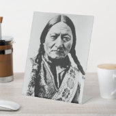 Lakota Chief Surrender: Sitting Bull Fort Buford Reclamebord Met Voetstuk (Insitu)