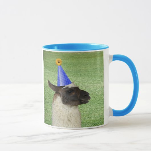 Lama drôle dans la tasse de casquette de partie (Droite)