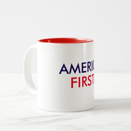 L'Amérique d'abord ! Tasse (Devant gauche)
