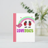 L'amour branche la carte postale sur table (Debout devant)