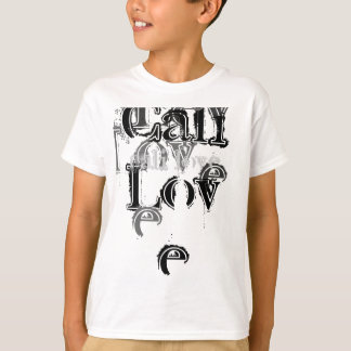 L'amour de Cali badine le T-shirt