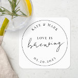 L'Amour Élégant Moderne brasse le Mariage<br><div class="desc">Dessous de verre monogramme mariage personnalisé avec design moderne et élégant noir et blanc "Love is Brewing".</div>