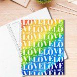 L'amour est Amour Gay pride arc-en-ciel<br><div class="desc">Ce planificateur coloré est décoré d'un arrière - plan arc-en-ciel aquarelle et d'un motif Love is Love dans une typographie blanche élégante.</div>