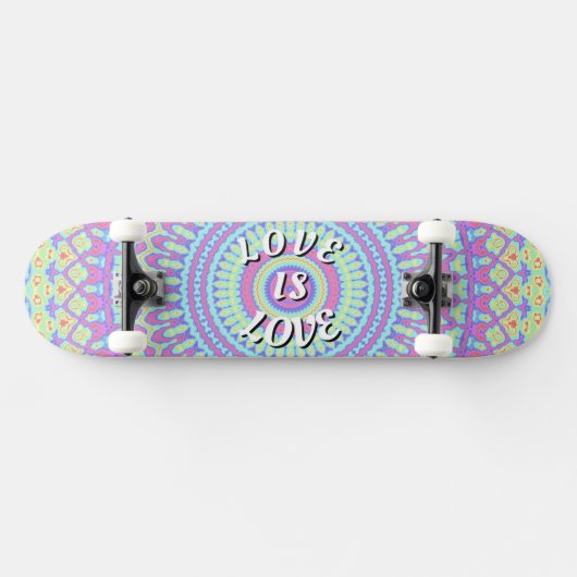 L'amour est l'amour Pride Skateboard (Horz)