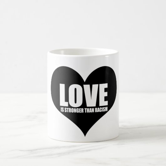 L'amour est plus fort que la tasse de racisme (Centre)