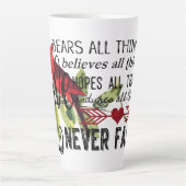 L'amour n'échoue jamais en latte Mug (Devant)