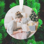 L'amour pour la paix et les câlins | Photo de Noël<br><div class="desc">Un ornement photo de vacances simple, élégant et minimaliste avec une typographie manuscrite décontractée et moderne citant "Peace Love & Hugs" en noir avec un arrière - plan gris colombe souple. Le nom et l'année peuvent être facilement customisés pour une touche personnelle. Un design élégant, minimaliste et contemporain pour se...</div>