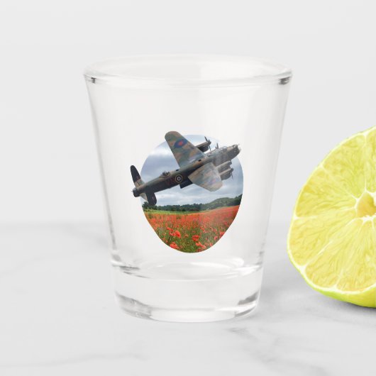 Lancaster Bomber over een papaverveld Shot Glas (Voorkant)