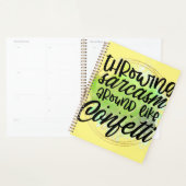 lancer des sarcasmes comme des confettis (Devant avec enveloppe)