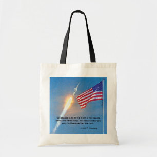 Lancering van Apollo 11 met Amerikaanse vlag Tote Bag