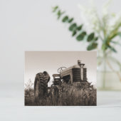 L'ancienne carte postale du tracteur (Debout devant)