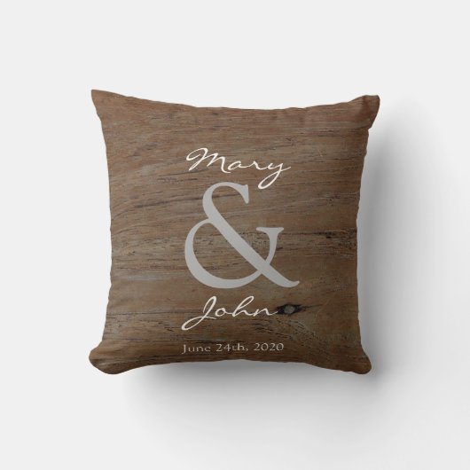 Land bruiloft rustieke schuur hout monogram namen kussen (Voorkant)