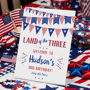 Land Of The Three! 4 juli 3e verjaardagsfeestje Reclamebord Met Voetstuk