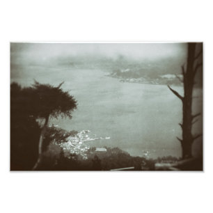 Landschap Fog Hillside Lake Valley onder Vintage Foto Afdruk