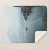 LANDSCHAPSFOTO VAN HET WATERLICHAAM NAAR HET MOUNT SHERPA DEKEN (Voorkant (horizontaal))