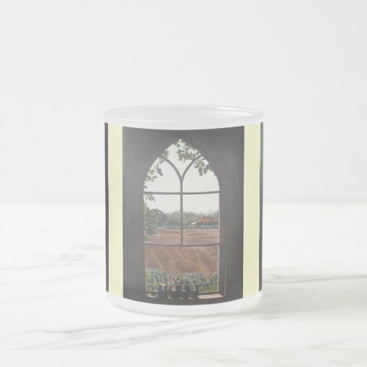 Landschapsschildering van uitzicht uit kerkraam matglas koffiemok (Center)