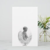L'ange déchire la papeterie (Debout devant)